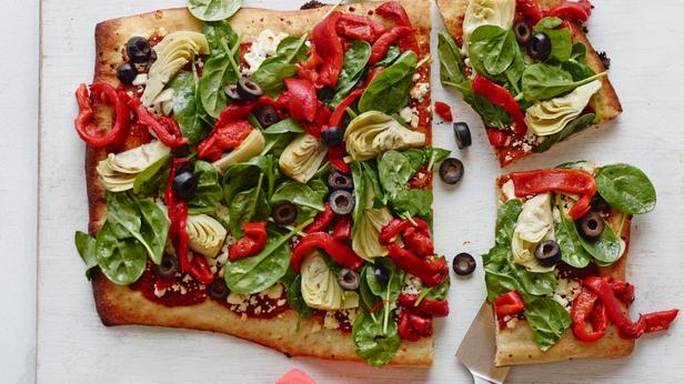 Wie man Spinatpizza zubereitet