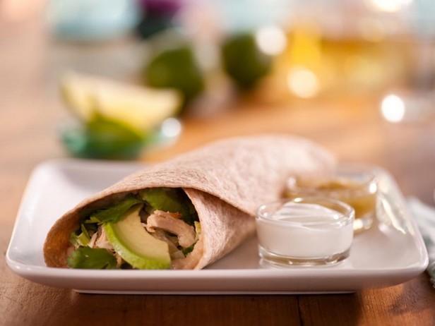 Hähnchen-Bohnen-Burrito mit Salsa Verde