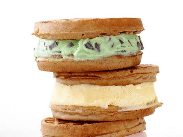 So macht man ein Waffeleis-Sandwich