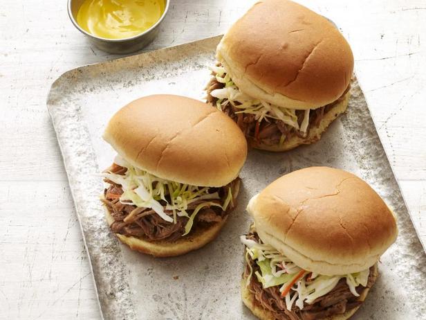 So bereiten Sie Pulled Pork in BBQ-Sandwichsauce zu