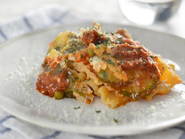 So bereiten Sie eine sommerliche Lasagne aus dem Slow Cooker zu