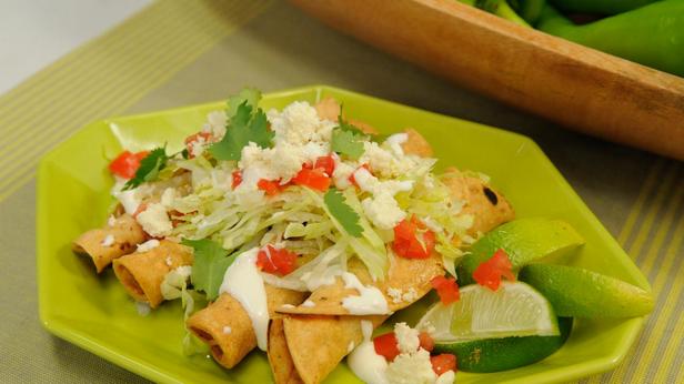 Wie man Mini-Flautas mit Kartoffeln und Chorizo ​​zubereitet