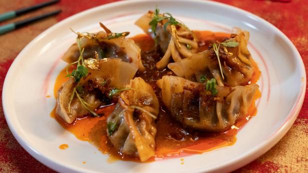 Wie man Gyoza für Glück zubereitet