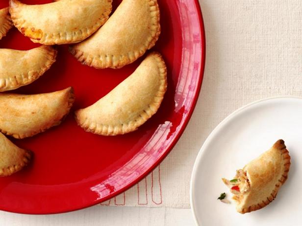 Wie man Mini-Hühnchen-Empanadas zubereitet