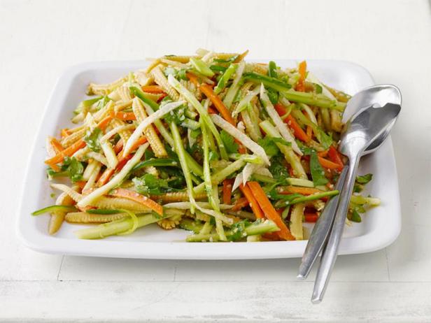 Zubereitung - Gemüsesalat mit würzigem Sesamdressing