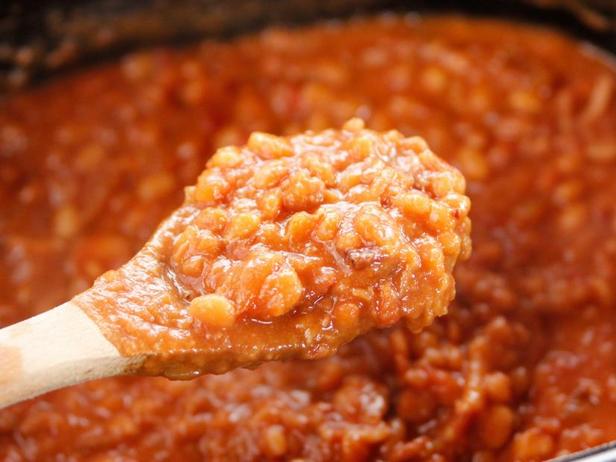 So bereiten Sie gebackene Bohnen im Slow Cooker zu
