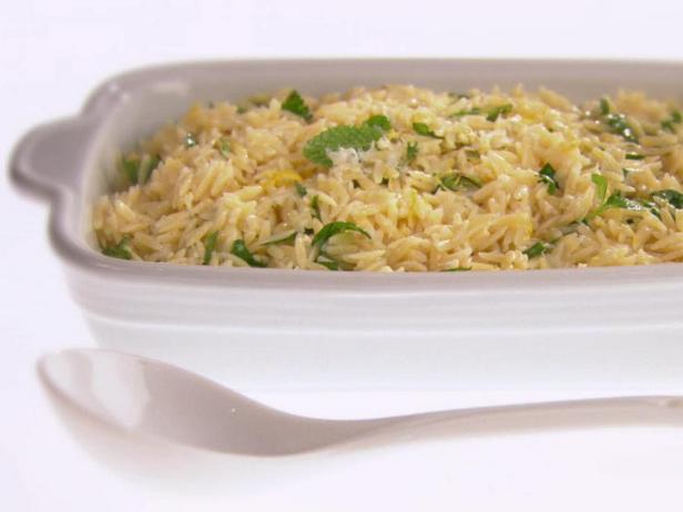 Come preparare - Pasta orzo con salsa salmoriglio alla menta