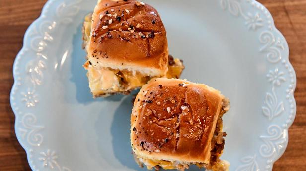 Wie man Mini-Cheeseburger zubereitet