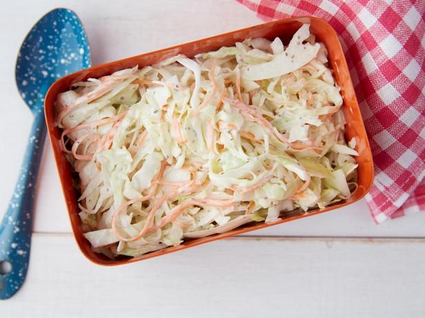 So bereiten Sie klassischen Krautsalat zu
