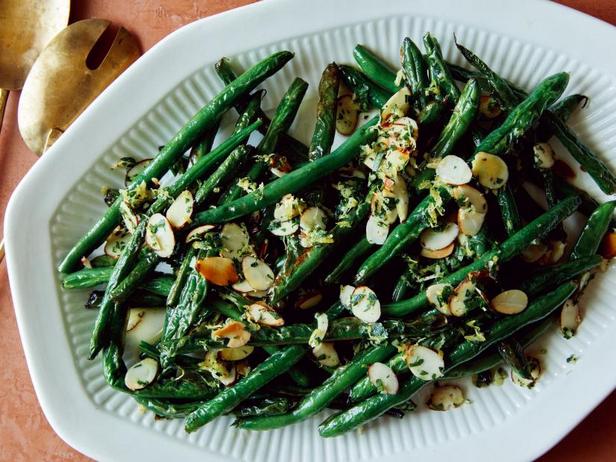 Zubereitung - Grüne Bohnen aus der Heißluftfritteuse mit Gremolata und gerösteten Mandeln