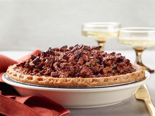 So backt man einen hohen Pekannusskuchen