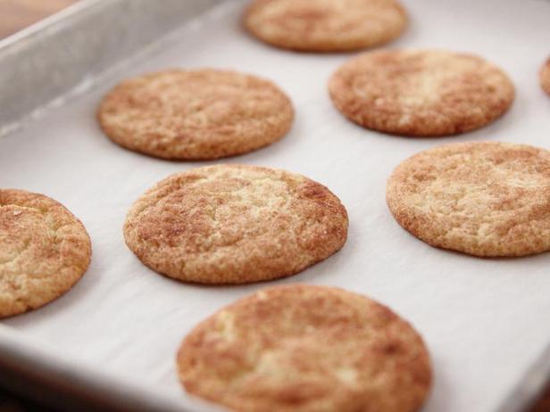 Wie man amerikanische Snickerdoodle-Zuckerkekse zubereitet