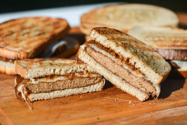 Zubereitung - Warmes Sandwich mit Käse, Champignons und Schnitzel