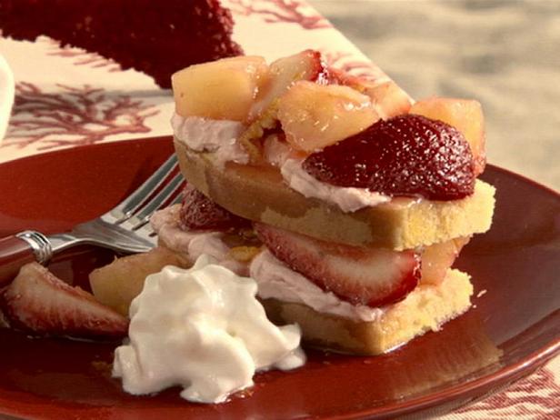 Wie man Erdbeer-Ananas-Shortcake zubereitet