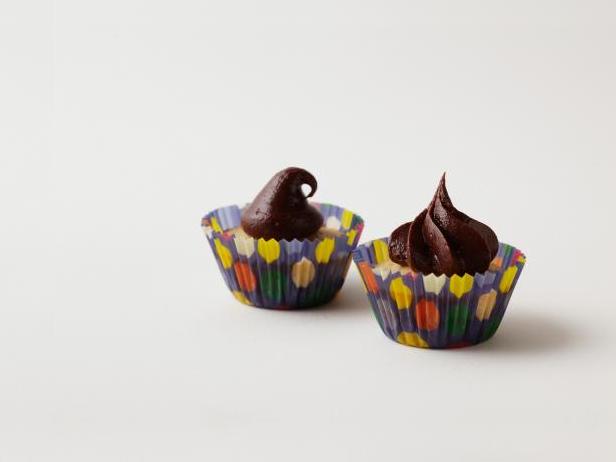 Wie man Schokoladenkekse-Cupcakes backt