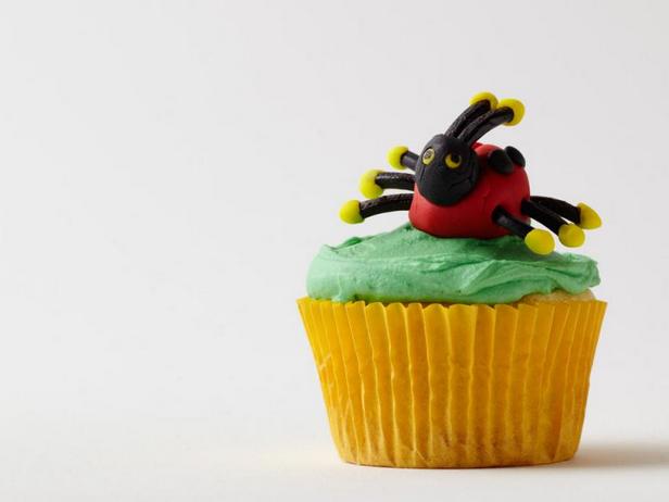 Wie man Marienkäfer-Cupcakes backt