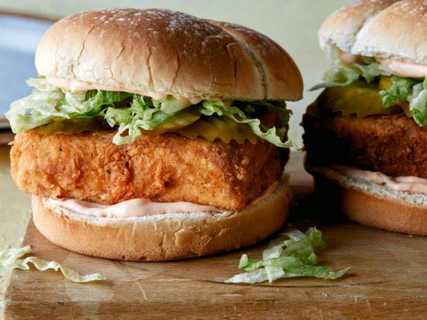 So bereiten Sie ein knusprig gebratenes Tofu-Sandwich zu