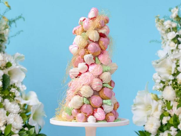 Wie man eine Frühlings-Croquembouche zubereitet
