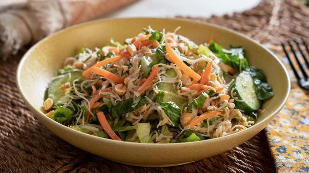 Zubereitung - Frühlingsrollensalat mit Erdnussdressing