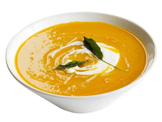 Wie man Kürbissuppe mit Salbei zubereitet