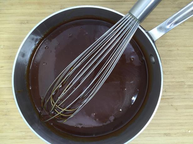 Heiße Karamellsauce