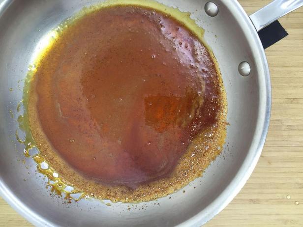 Heiße Karamellsauce