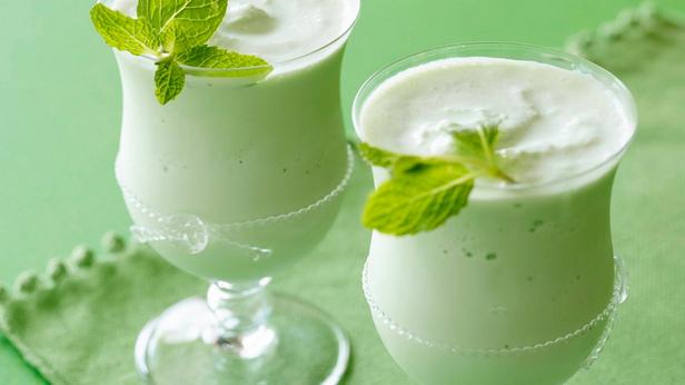 So macht man einen Minzschnaps-Milchshake