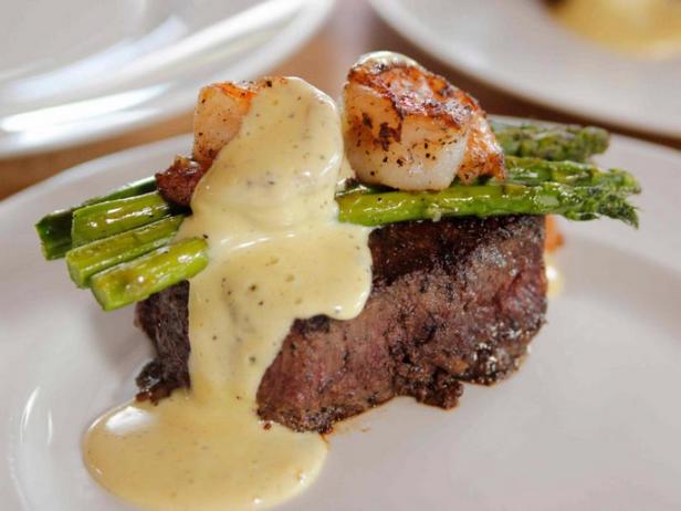 Wie man ein Oscar-Steak zubereitet