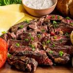 طبق لحم مع شريحة لحم