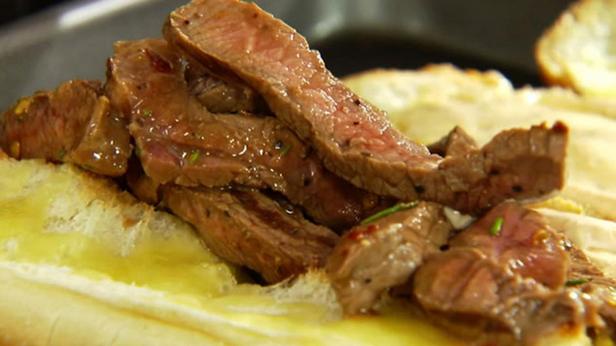 So bereiten Sie Steak- und Käsesandwiches zu