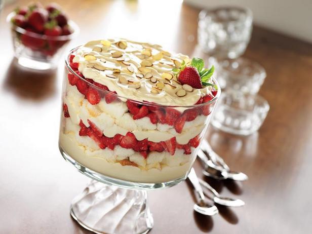 Çilekli Kremalı Trifle Nasıl Yapılır?