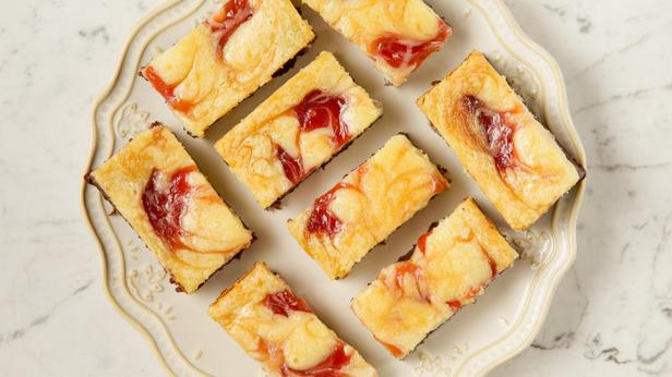 Çilekli Cheesecake Brownie Nasıl Yapılır?