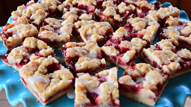 Wie man Erdbeer-Cobbler zubereitet