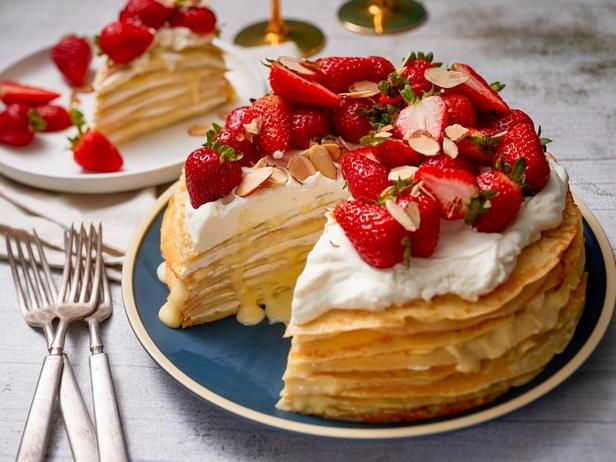 Wie man einen Zitronen-Erdbeer-Pfannkuchen zubereitet