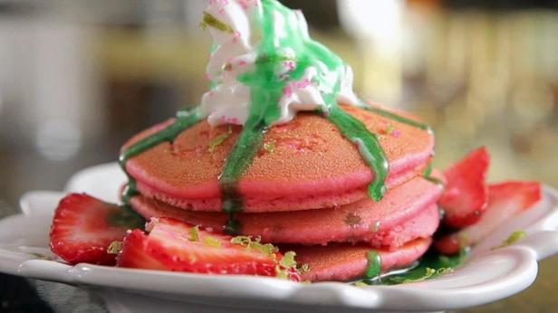 Wie man Erdbeer-Margarita-Pfannkuchen zubereitet