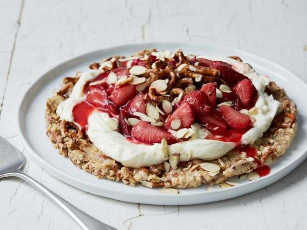 Rezept für Erdbeer-Shortcake-Brezel-Torte
