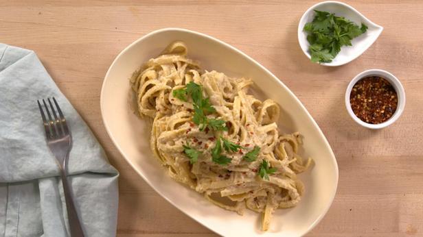 So bereiten Sie vegane Alfredo-Sauce zu