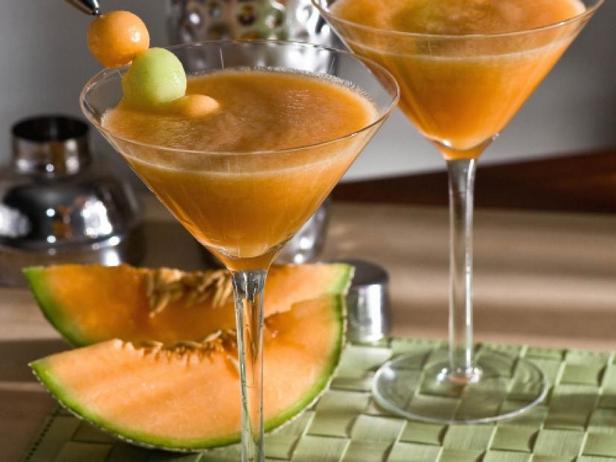 Wie man einen Melonen-Martini zubereitet