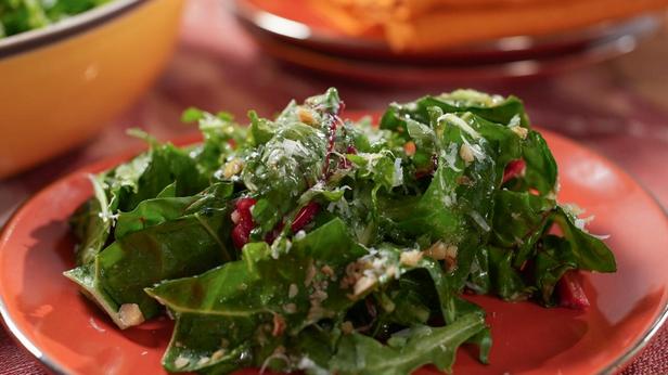 Zubereitung - Gemüsesalat mit Blattsalat und Walnussdressing
