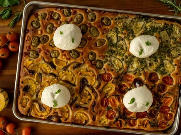 Vier-Jahreszeiten-Focaccia mit Burrata