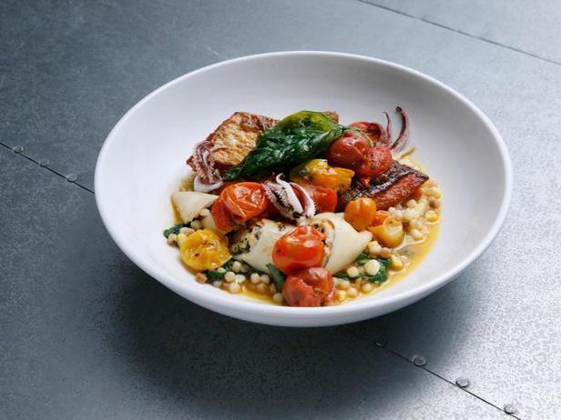 Zubereitung - Gefüllter Tintenfisch mit Schnapper und Fregola in Kirschtomatensoße