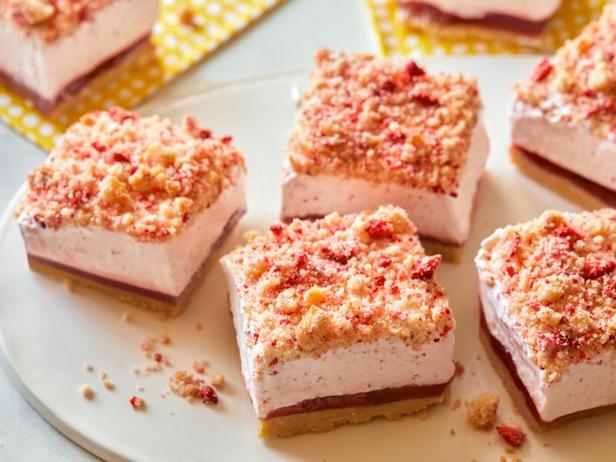 Wie man Erdbeer-Shortcake-Eiscreme zubereitet