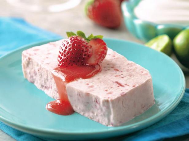 Wie man Erdbeer-Limetten-Semifreddo macht