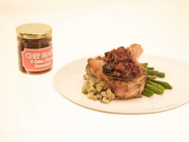 Zubereitung - Gefüllte Schweinekoteletts mit Kirsch-Zwiebel-Marmelade und grünen Bohnen