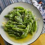 Zuckerschoten in brauner Butter mit Zitrone und Meerrettich