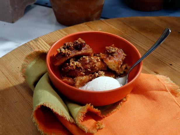 Wie man Apfel-Donut-Brotauflauf zubereitet