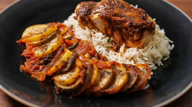 Zubereitung – Kabeljau mit Ratatouille und Limettenreis auf einem Blatt
