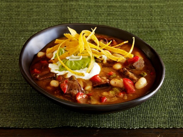 Chili mit Rinderrippchen und Tortillas