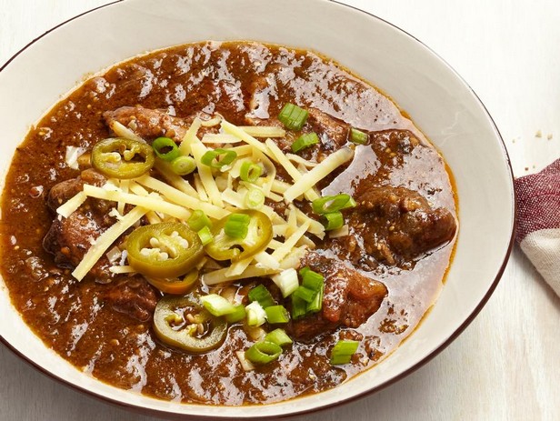 Chili mit Schweinefleisch und mexikanischen Tomaten