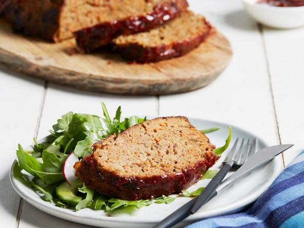 Come preparare il polpettone con pomodori secchi e mozzarella